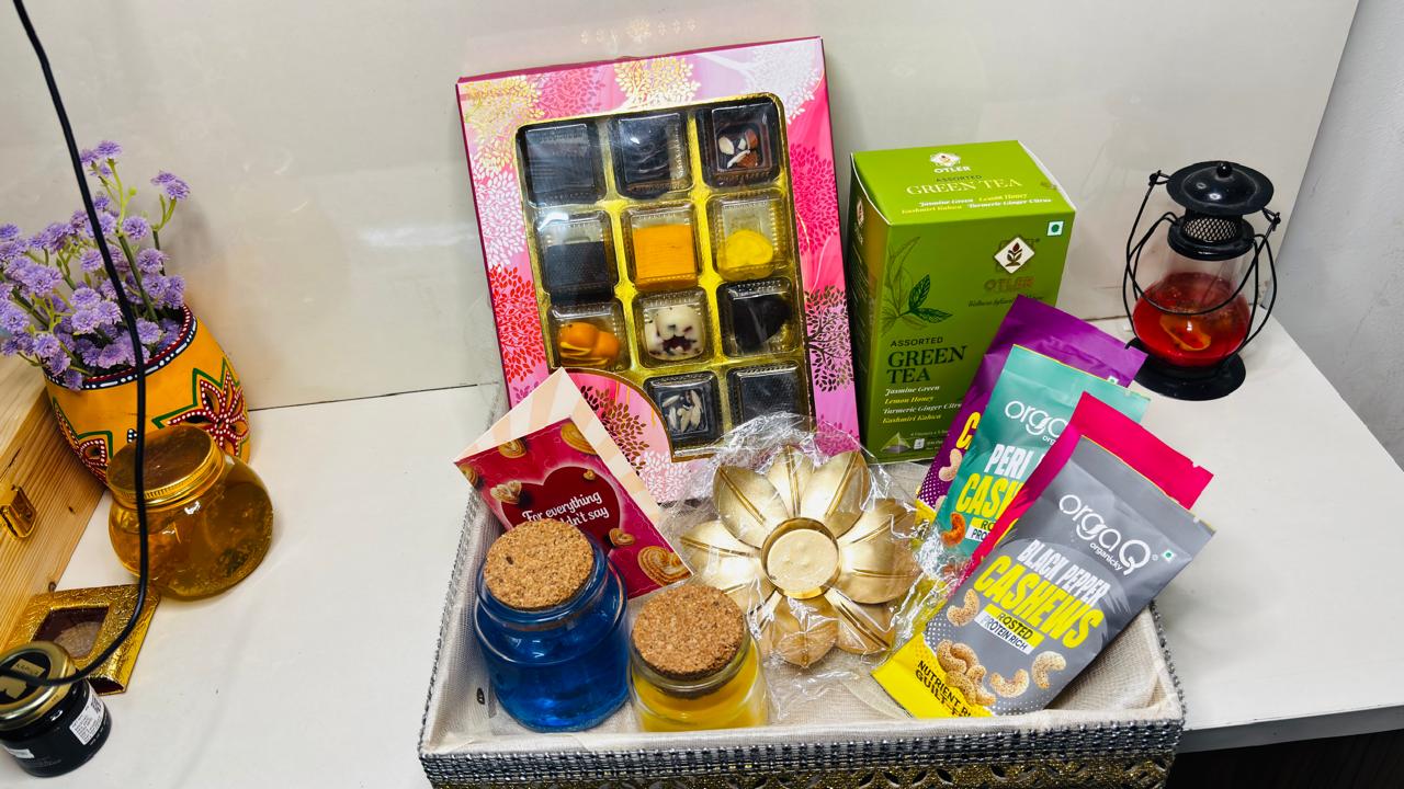 Diwali Hamper Under 1999 Option 3